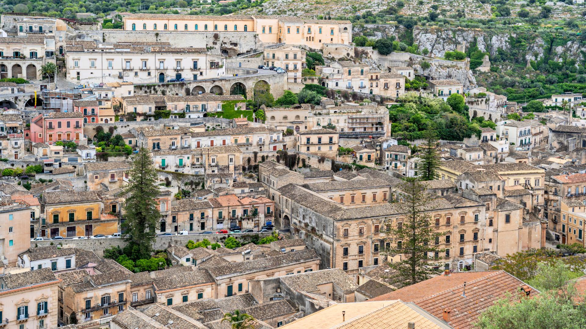 Blick von der Via San Benedetto da Norcia auf Modica